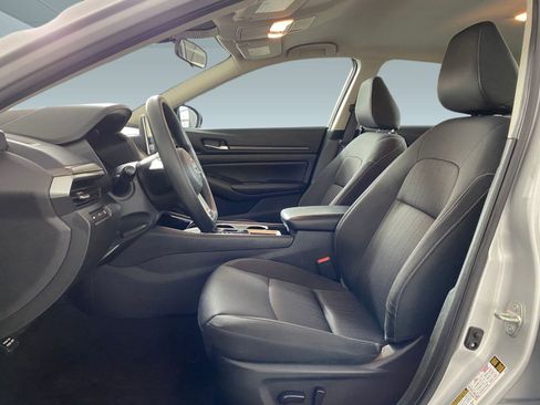 Used 2024 Nissan Altima 2.5 SV image 4