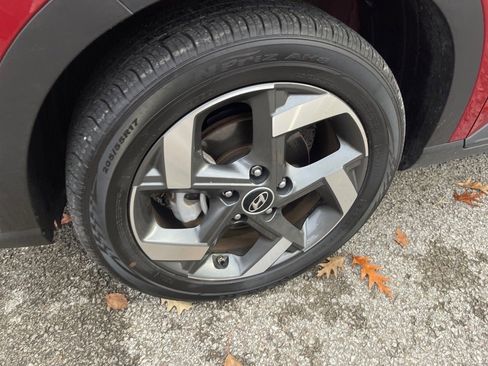 Used 2024 Hyundai Venue SEL image 5