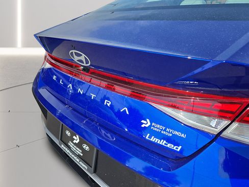 Certified 2025 Hyundai Elantra Limited FWD image 35