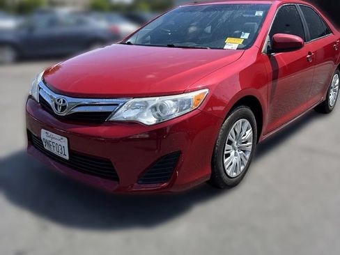 Used 2014 Toyota Camry LE FWD image 4