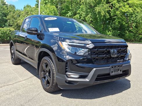 Used 2025 Honda Ridgeline Black Edition image 2