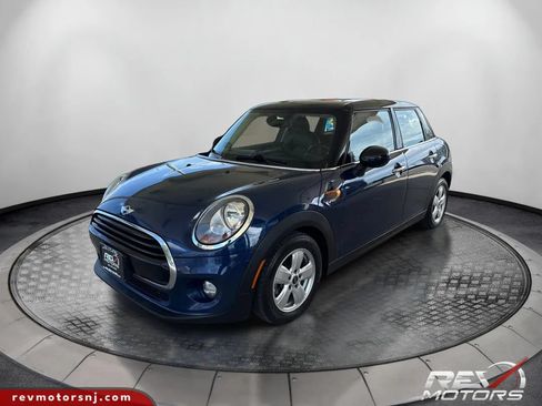 Used 2018 MINI Cooper 4-Door Hardtop FWD image 1