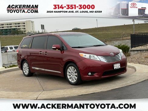 Used 2014 Toyota Sienna Limited image 1