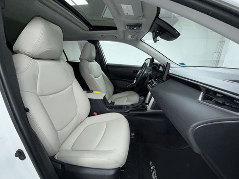 Used 2023 Toyota Corolla Cross LE w/ Moonroof Package AWD/4WD image 19
