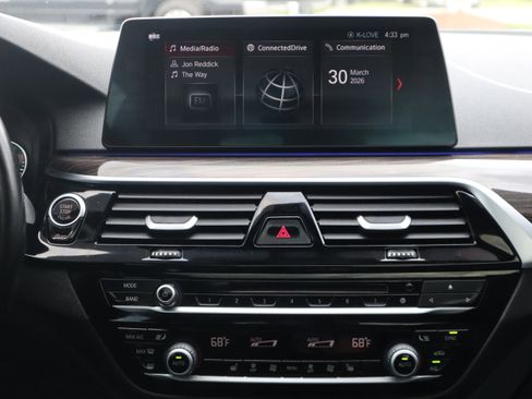 Used 2018 BMW 530i w/ Premium Package image 13