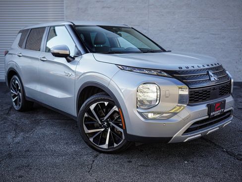 Used 2023 Mitsubishi Outlander SE image 8