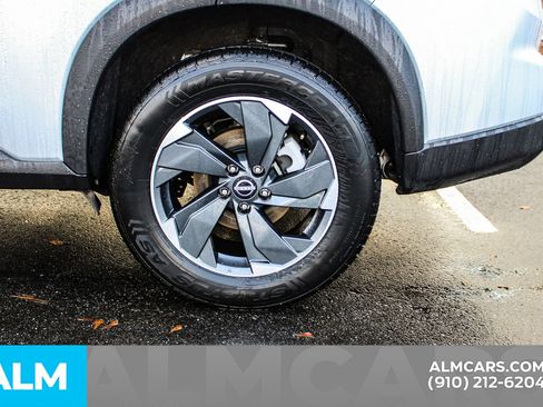 Used 2024 Nissan Rogue SV image 12