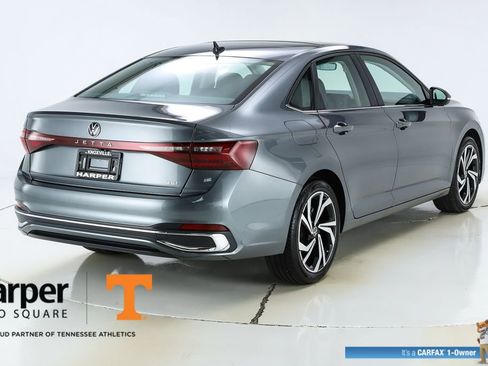 Used 2025 Volkswagen Jetta SEL FWD image 9