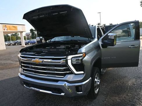Used 2024 Chevrolet Silverado 3500 LTZ AWD/4WD image 42
