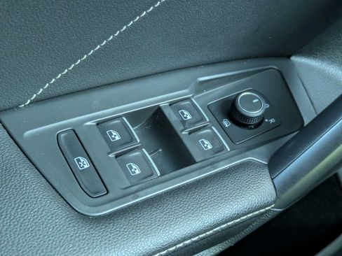 Used 2023 Volkswagen Tiguan SE R-Line FWD image 15