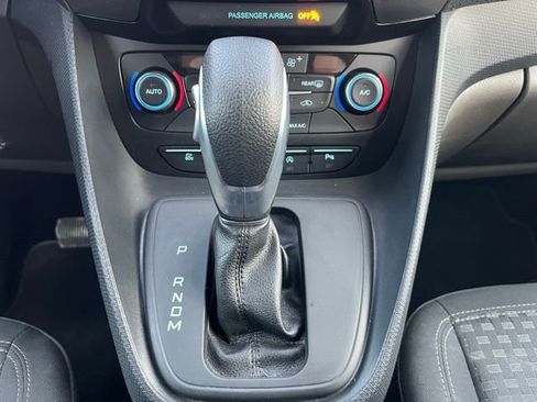 Used 2022 Ford Transit Connect XLT image 24
