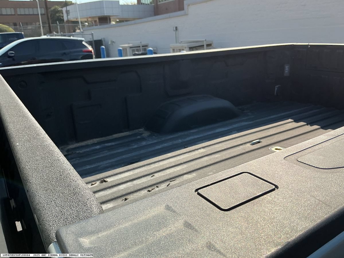 Used 2025 GMC Sierra 3500 Denali Ultimate AWD/4WD image 10