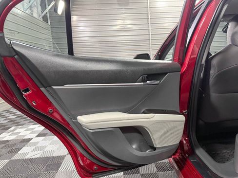 Used 2022 Toyota Camry LE image 31