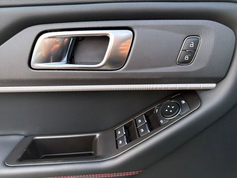 Used 2025 Ford Explorer ST-Line w/ ST-Line Street Pack image 33