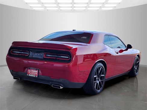 Used 2016 Dodge Challenger R/T image 5