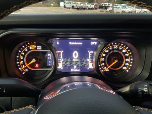 Used 2024 Jeep Wrangler Sahara image 25