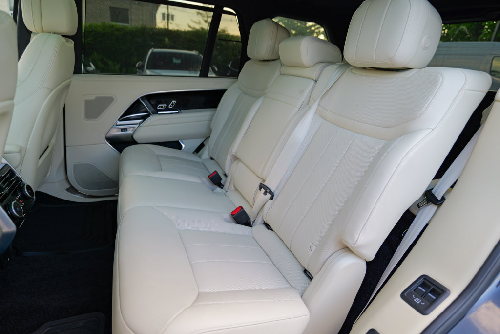 Used 2025 Land Rover Range Rover Long Wheelbase SE AWD/4WD image 28