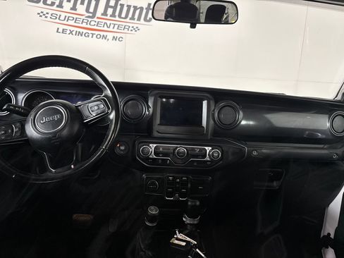 Used 2022 Jeep Gladiator Sport AWD/4WD image 18