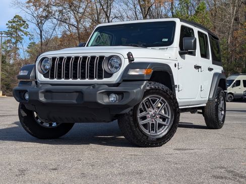 Used 2024 Jeep Wrangler Sport S image 4