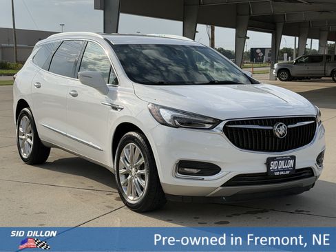 Used 2020 Buick Enclave Essence AWD/4WD image 2