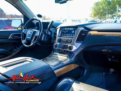 Used 2020 GMC Yukon Denali w/ Denali Premium Package image 11
