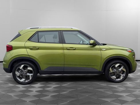 Certified 2022 Hyundai Venue SEL image 8