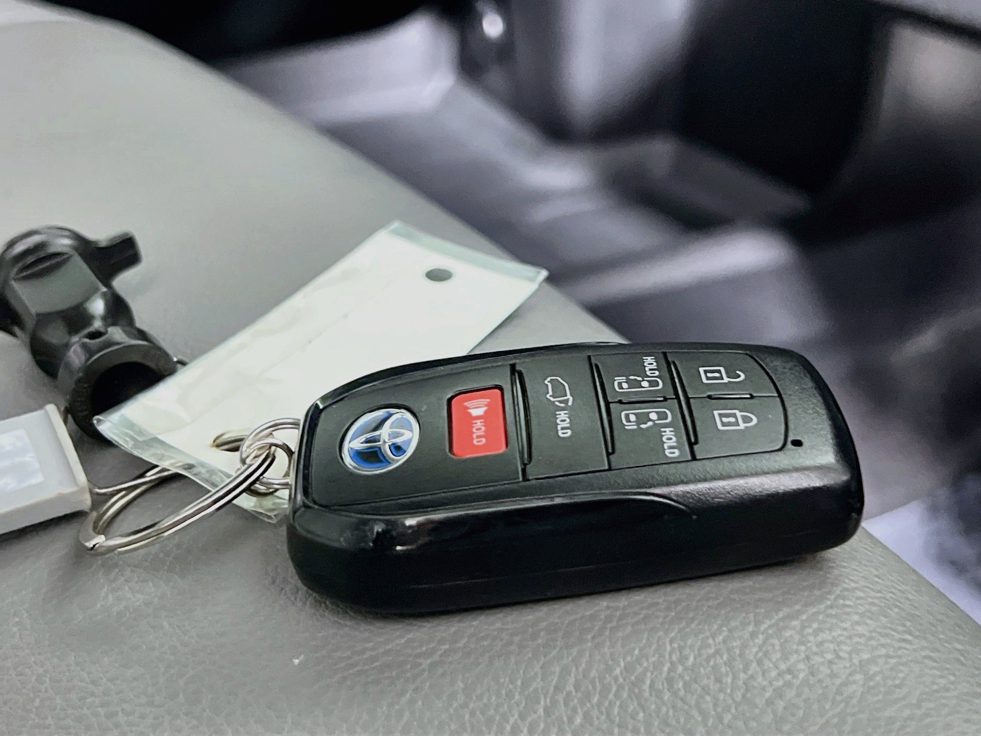 Used 2025 Toyota Sienna XLE w/ XLE Plus Package FWD image 35