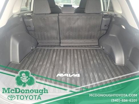 Used 2024 Toyota RAV4 LE AWD/4WD image 29