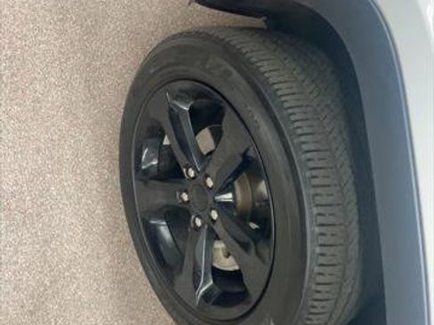 Certified 2024 Jeep Grand Cherokee Altitude image 4