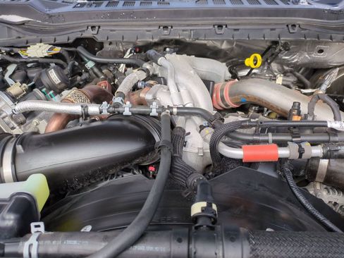 Used 2025 Ford F350 Platinum w/ FX4 Off-Road Package image 18