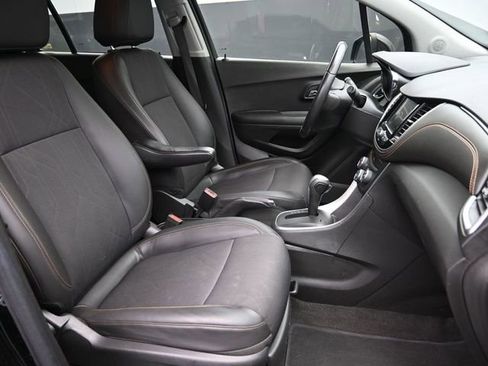 Used 2022 Chevrolet Trax LT w/ LT Convenience Package image 33