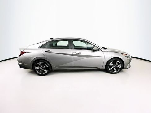 Used 2023 Hyundai Elantra SEL w/ Convenience Package FWD image 10