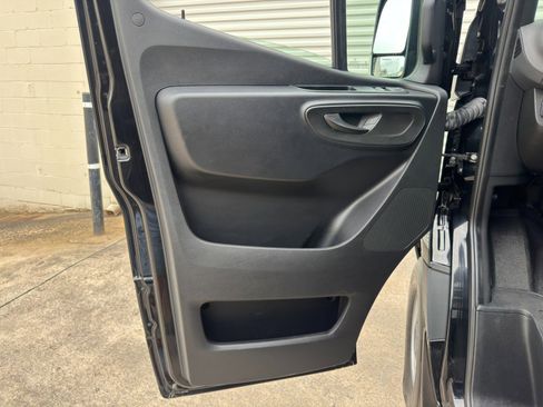 Used 2023 Mercedes-Benz Sprinter 2500 image 32
