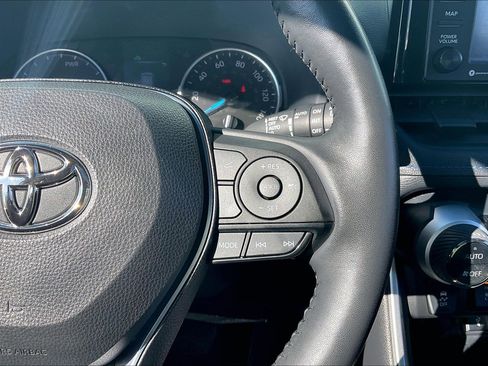 Used 2022 Toyota RAV4 SE image 24
