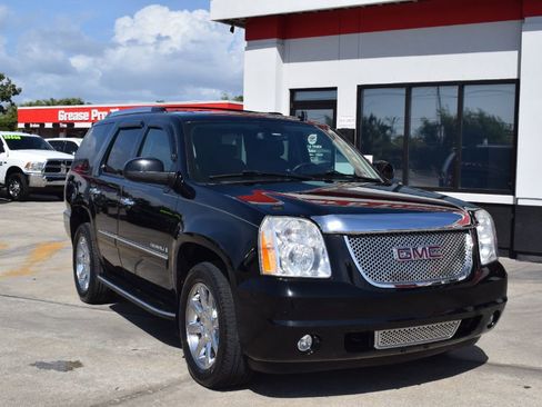 Used 2009 GMC Yukon Denali image 2