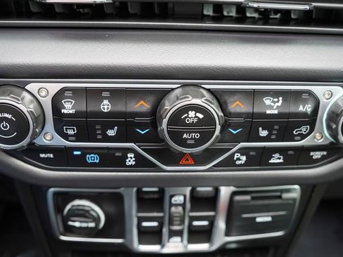 Certified 2025 Jeep Wrangler Unlimited Sahara w/ Safety Group image 28