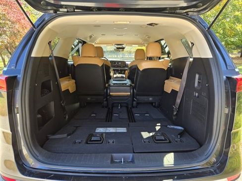 Used 2024 Kia Carnival LX image 6