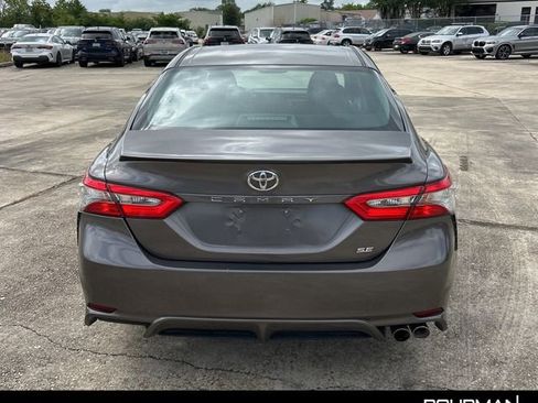 Used 2018 Toyota Camry SE w/ Convenience Package image 4