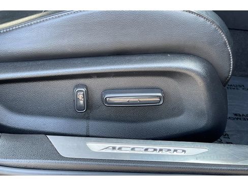 Used 2018 Honda Accord Touring image 22