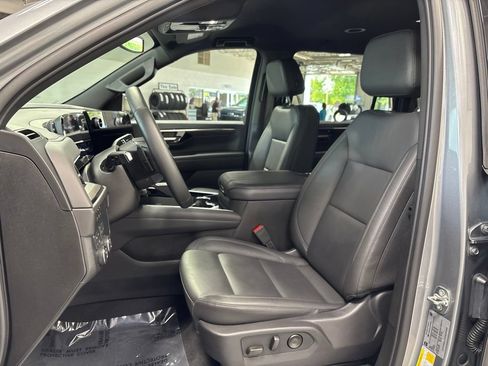 Used 2026 Chevrolet Suburban LT w/ Comfort Package AWD/4WD image 9