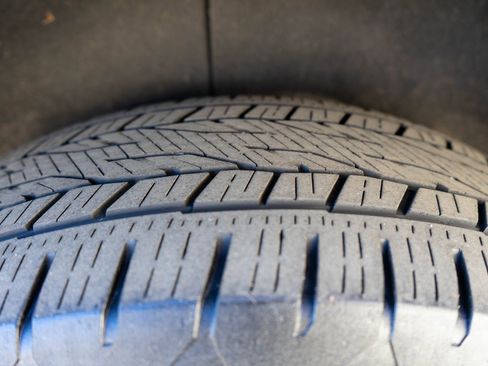 Used 2024 GMC Yukon SLT w/ SLT Luxury Package image 34