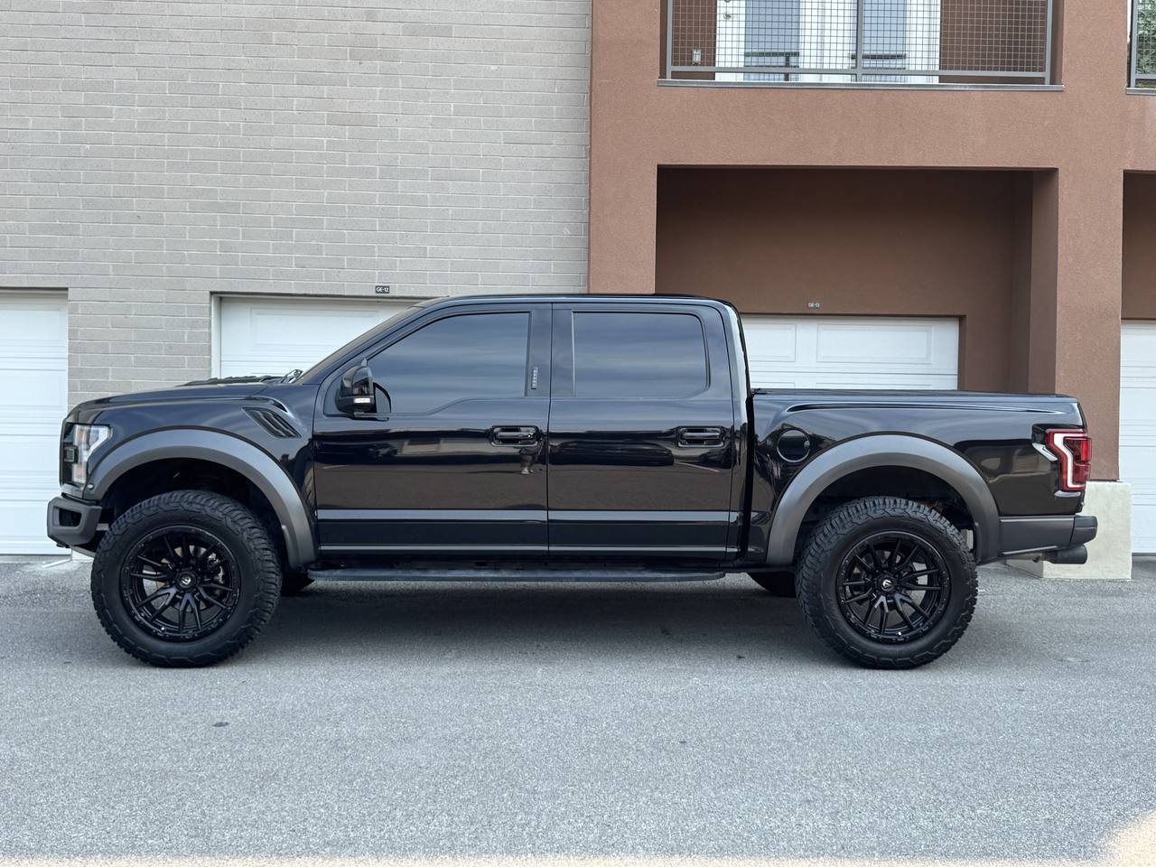 Used 2020 Ford F150 Raptor w/ Equipment Group 802A Luxury AWD/4WD image 2