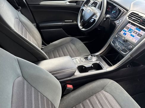 Used 2019 Ford Fusion SE FWD image 15