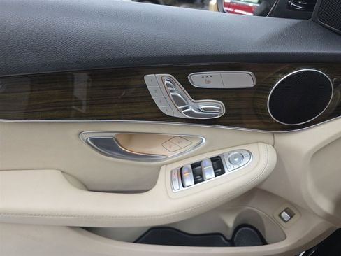 Used 2019 Mercedes-Benz C 300 Sedan image 23
