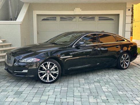 Used 2019 Jaguar XJ AWD image 4