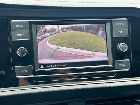 Used 2024 Volkswagen Jetta SE FWD image 13