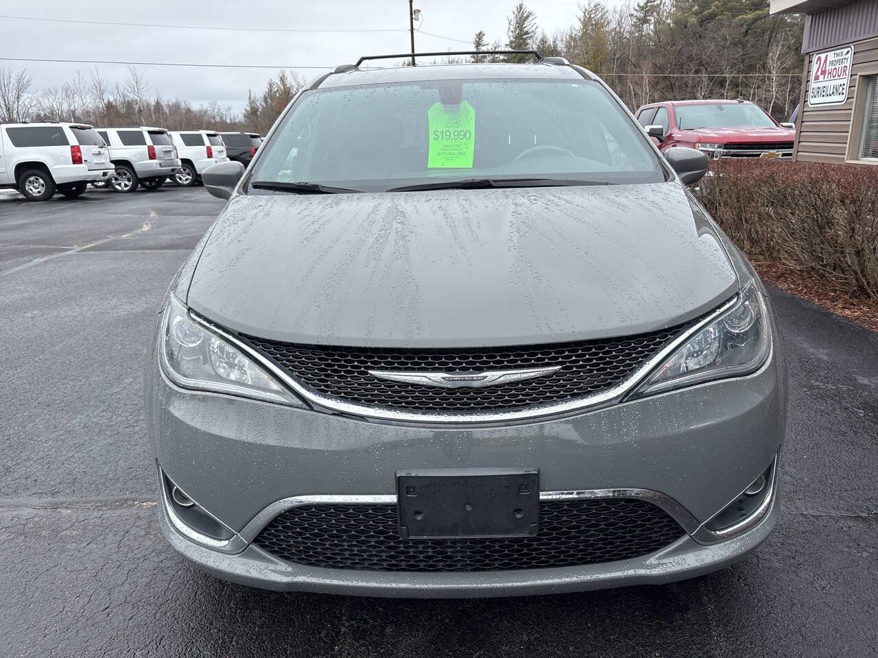 Used 2020 Chrysler Pacifica Touring-L FWD image 3