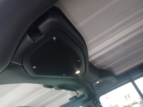 Used 2025 Jeep Gladiator Sport image 24