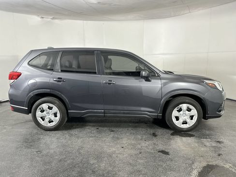 Used 2022 Subaru Forester AWD/4WD image 9