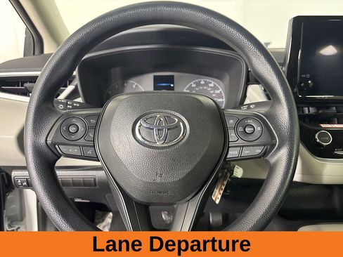 Used 2025 Toyota Corolla LE image 11